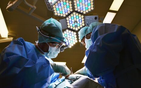 "Appello urgente per poter curare mio figlio da osteosarcoma aggressivo" 3 doctor 650534 640