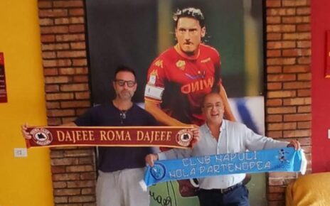 Nel giorno del compleanno di Totti, Roma e Napoli unite nel tifo: scambio di sciarpe tra i club di Saviano e Nola 4 gemellaggio1