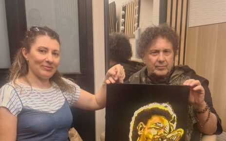 Cicciano, "Cooking Around": l'artista Giovanna Lettieri omaggia con una propria opera il maestro Enzo Avitabile 3 lettieri avitabilemod1