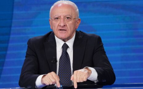 Campania, Regionali. De Luca contro l’alleanza M5S-Pd: “Prima i programmi, poi i nomi” 3 vincenzo de luca min