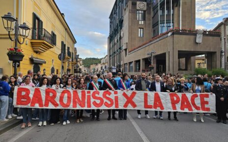 Baronissi, al via la Marcia della Pace: cittadini, associazioni, scuole e istituzioni in un percorso simbolico di riflessione e impegno concreto 4 Comune di Baronissi Pace