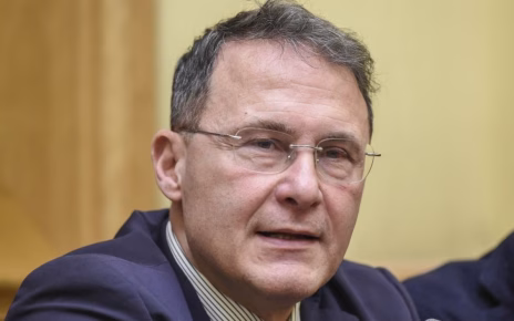 Campania, Regionali. Cirielli: “Il governo Meloni ha fatto ciò che spettava alla Regione. La nuova giunta dovrà investire nelle aree più svantaggiate” 4 Edmondo Cirielli 1mod