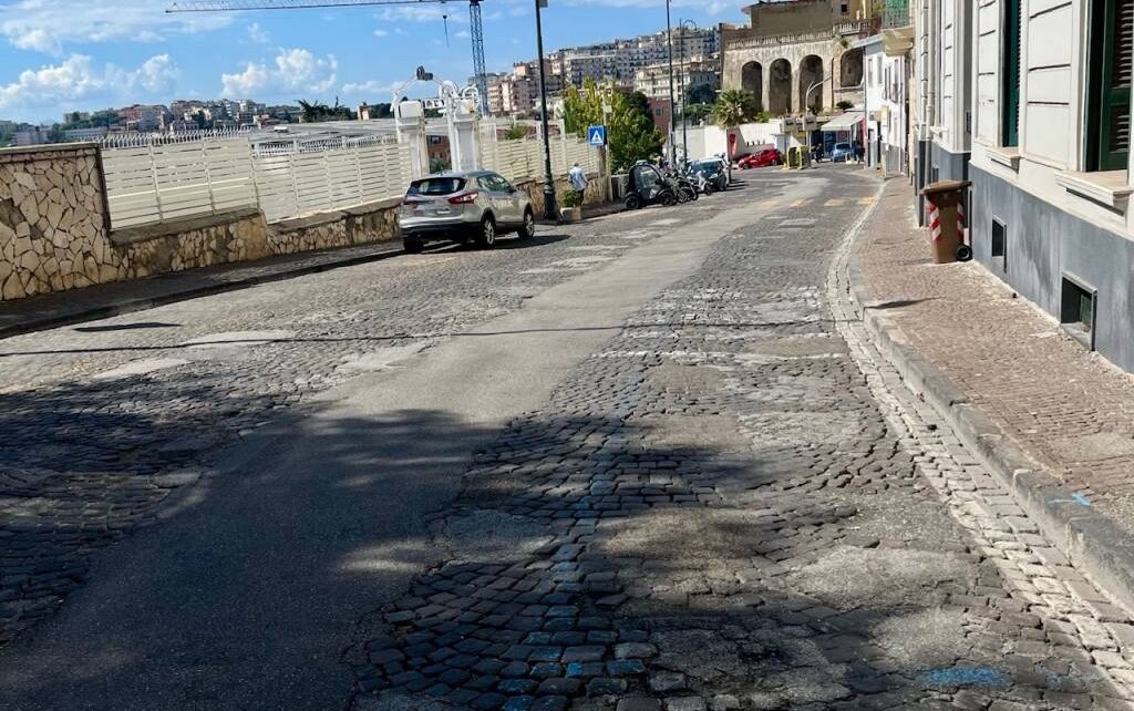 Vomero via Aniello Falcone carreggiata disastrata
