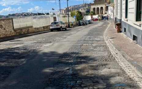 Napoli, Vomero: SOS per via Aniello Falcone. Capodanno (Valori Collinari): "Fate presto!" 5 Vomero via Aniello Falcone carreggiata disastrata