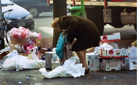 Campania, Povertà. Rastrelli (FDI): "Anche Eurostat certifica i disastri della satrapia deluchiana" 5 aumenta la poverta in campania i dati della caritas sono allarmanti