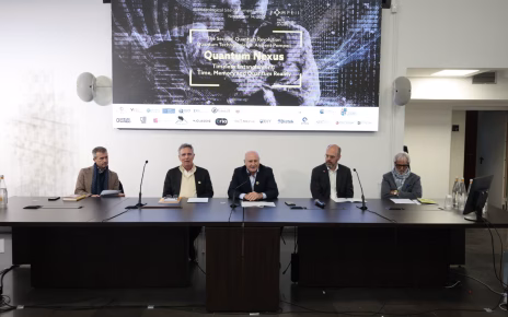 Pompei, 100 scienziati della fisica quantistica: al centro dei lavori il monitoraggio vulcanologico 15 Da sx G.Zuchtriegel P. Silvestrini pres. Eudora B. Ruggiero pres. Com Scient. Eudora T. Calarco Universita di Bologna I. Rendina Dir. ISASI CNR Eudora