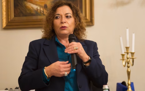 Campania, Regionali. Oliva (M5S): "Con Roberto Fico Presidente la Campania sarà apripista, salario minimo negli appalti regionali" 3 Margherita Oliva 1