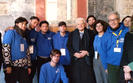 Pompei, Disabilità: Mattarella incontra i ragazzi con autismo e disabilità cognitiva del Tulipano durante visita privata al Parco Archeologico 3 Mattarella incontra Il Tulipano a Pompei 2mod