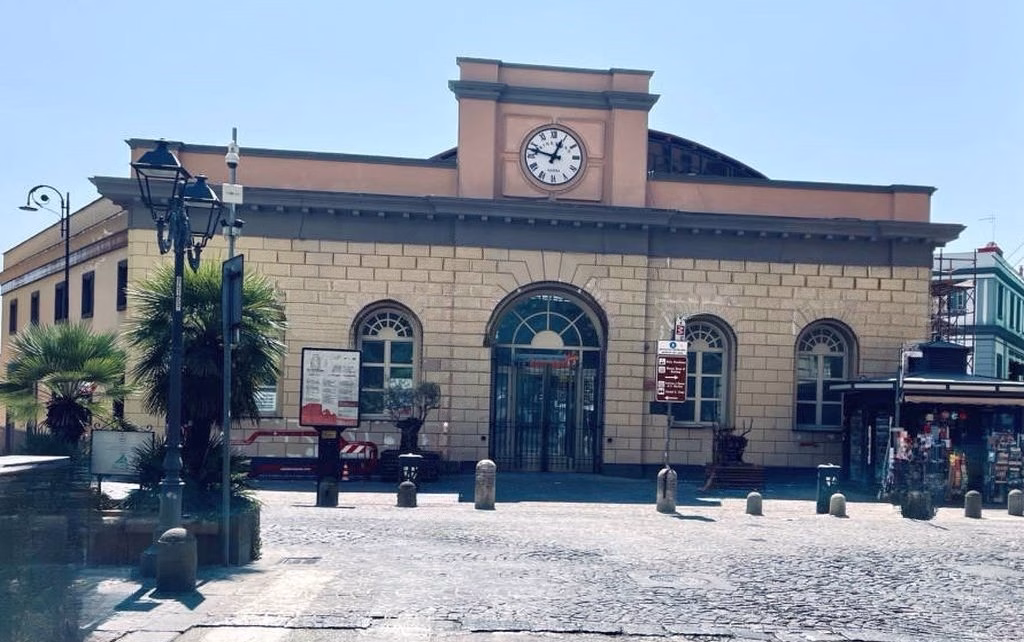Napoli funicolare di Chiaia ferma domenica 23 novembre