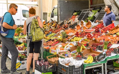 Mercati ambulanti, Confederazione Imprese Italia: “In dieci anni scomparse oltre 42.000 imprese. Serve un piano nazionale per rilanciare il settore” 3 shutterstock 1441556072