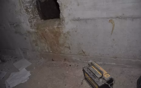 Pomigliano d’Arco, scoperto tunnel sotterraneo diretto alla banca: indagano i carabinieri 3 02f67614187c1420db4f1f9f688f9279