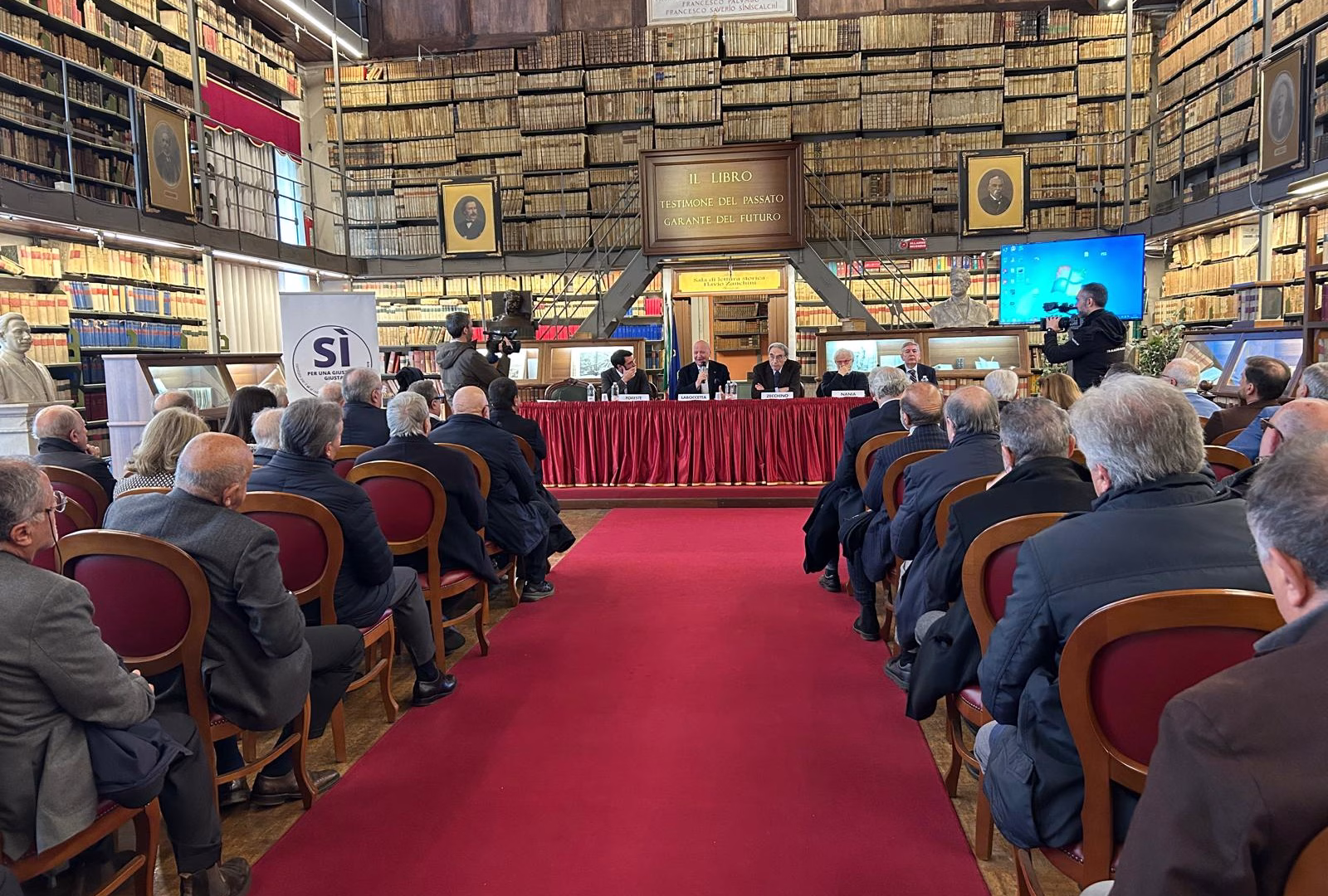 CONFERENZA COIMITATO SI A REFERENDUM 01