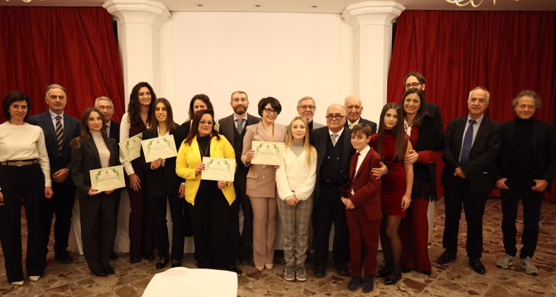 Pimonte, Tumori: al via il VII Premio Carla Russo dedicato ai giovani ricercatori impegnati nella lotta ai tumori cerebrali 3 Premiazione 2024