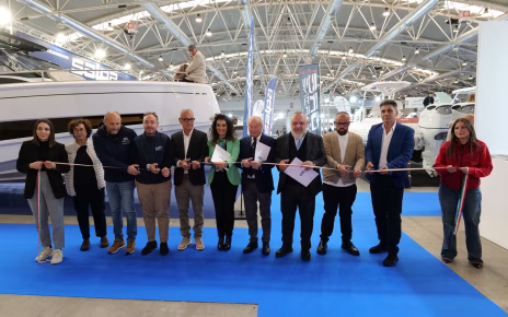 Salone Nautico di Roma, inaugurata la kermesse con molti visitatori e tante novità in esposizione 5 al centro Gennaro Amato Pres. Afina a sx Gerarda Rondinelli Exhibition manager a dx. Fabio Casasoli Ad Fiera ROMA