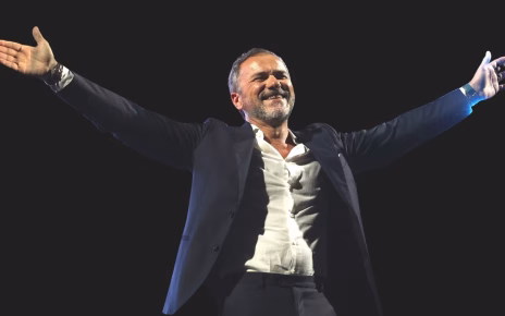 Salerno, Massimiliano Gallo torna al Delle Arti con "Anni '90... Noi che volevamo la favola!" 4 massimiliano gallo 1