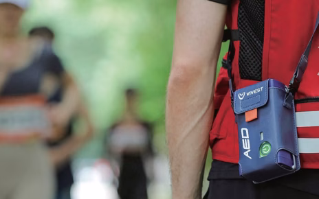 Camposano, “Emergenza in tasca: la nuova frontiera della cardioprotezione. Come i defibrillatori miniaturizzati cambiano il modo di intervenire” 4 pocket