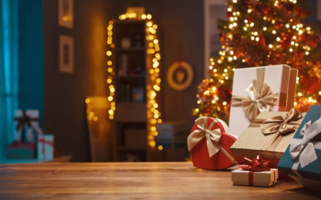 Natale, un italiano su quattro ha rinunciato a fare regali 6 regali albero ansa 1 1024x683 1