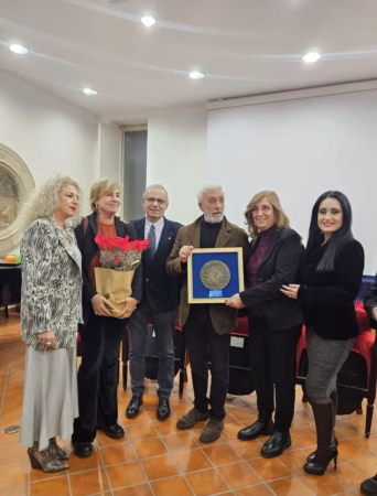 Nola, l’Associazione Culturale Passepartout dedica il Premio Candelaio 2026 all’artista Patrizio Rispo 5 14d63821 36a6 437a a462 b76a3d5fe486