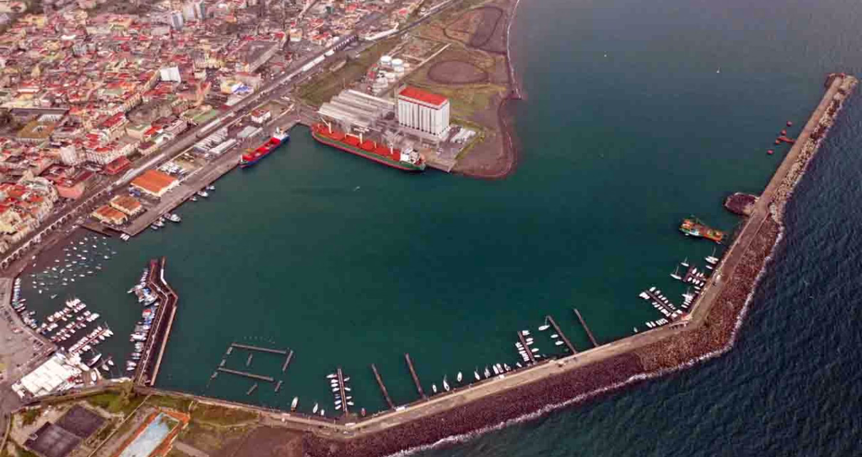 34532 torre annunziata il futuro del porto annunziata noi favorevoli ora tocca al governo