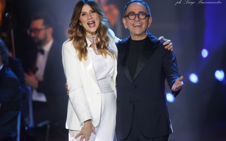 Napoli, il Concerto dell’Epifania in onda domani sera su RAI 1 4 A sx Arianna Ciampoli con a dx Pino Strabioli