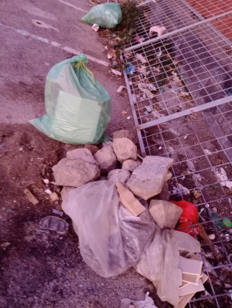 Acerra, Parcheggio Stazione: il Movimento 5 Stelle chiede un intervento immediato per decoro e sicurezza 3 Foto parcheggio stazione 1