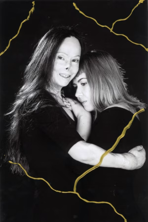 Ascoli Piceno, la Mostra “Women for Women against Violence” approda in città 2 VALENTINA E FRANCESCA PITZALIS