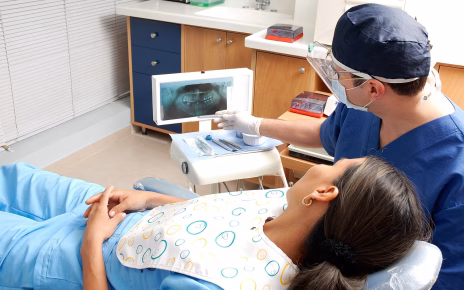 Prevenzione dentale e controlli periodici, cosa non andrebbe rimandato 4 dentist 1639683 1280