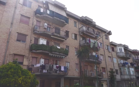 Nola, recuperati e assegnati 18 alloggi pubblici. Il sindaco Ruggiero: “Rigore e sobrietà nell’azione amministrativa: così si affrontano i problemi della città” 5 edificinola