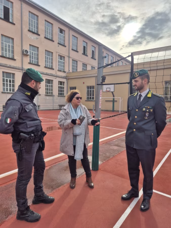 Napoli, Progetto "Educazione alla legalità economica": "Baschi Verdi" e Unità cinofile entusiasmano gli studenti del Ferraioli 3 gdf 01