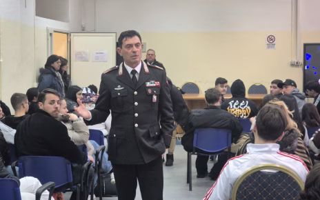 Napoli, Bullismo: gli studenti dell'Istituto Alberghiero Ferraioli incontrano i Carabinieri 3 incontro carabinieri al ferraioli 03