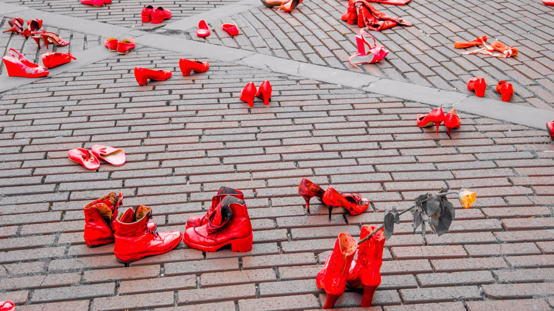 scarpe rosse violenza donne canva