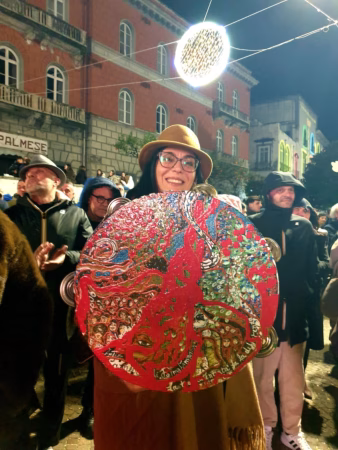 Palma Campania, intervista a Linda Isernia Antise: l’artista delle tamburelle dipinte, opere d’arte del Carnevale Palmese 7 294ca539 1117 494c 90f6 2a13803626ba