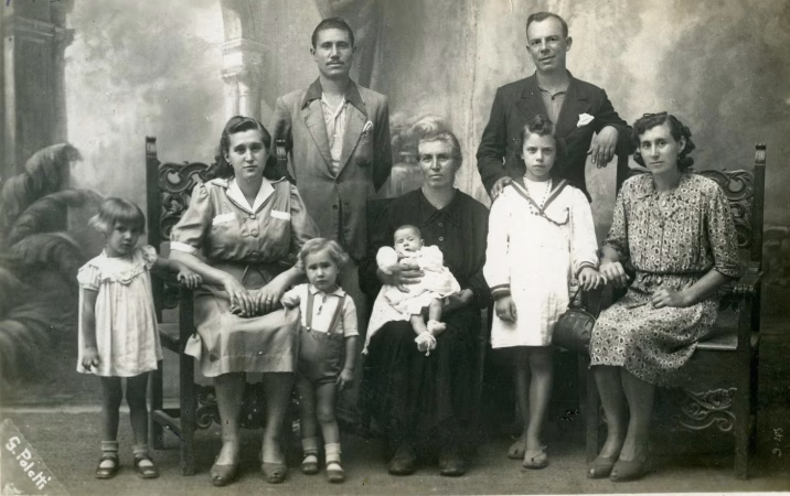 Brusciano, Giorno del Ricordo 2026 con il Prefetto di Napoli 6 4. Famiglia Sposito Carcich Anno 1945