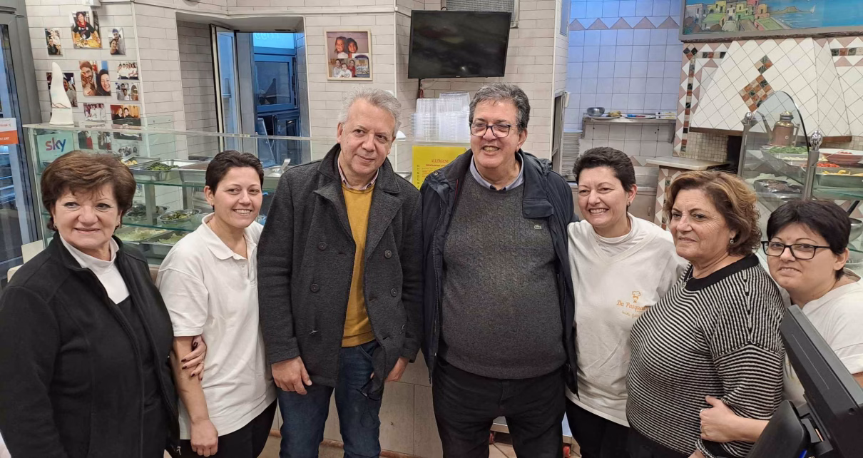 Luciano Pignataro con la famiglia Gallifuoco