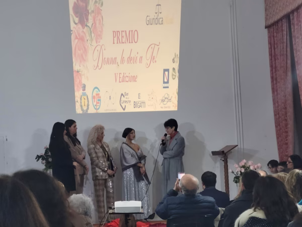 Liveri, grande partecipazione al Premio “Donna lo devi a te”: rilanciata la battaglia per il riconoscimento dell’alopecia 4 c296d1fd 2d4b 4b80 aed7 8066964d126b