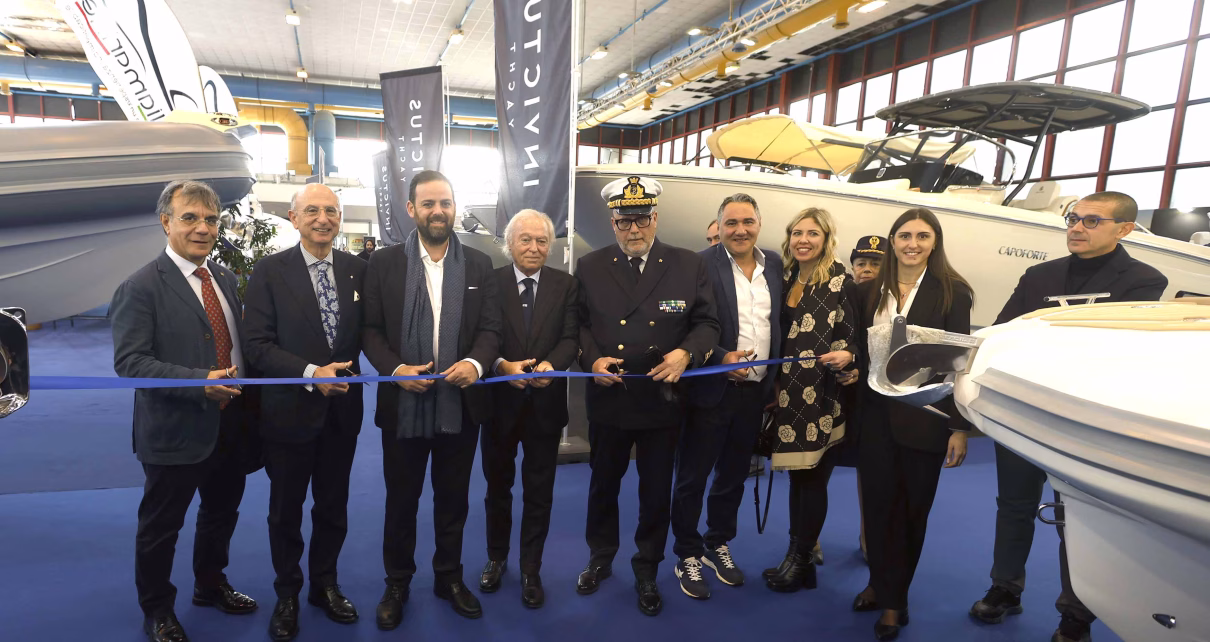 da sx. ass. Comune Napoli Santagada Pres. BCC Napoli A.Manzo Pres.MdO R. Minopoli al centro pres. AFINA G. Amato REN4465