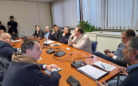 Campania, Commissione Bilancio. Smarrazzo (CR-IV): "Bene approvazione Rendiconto generale" 3 foto riunione commissione bilancio