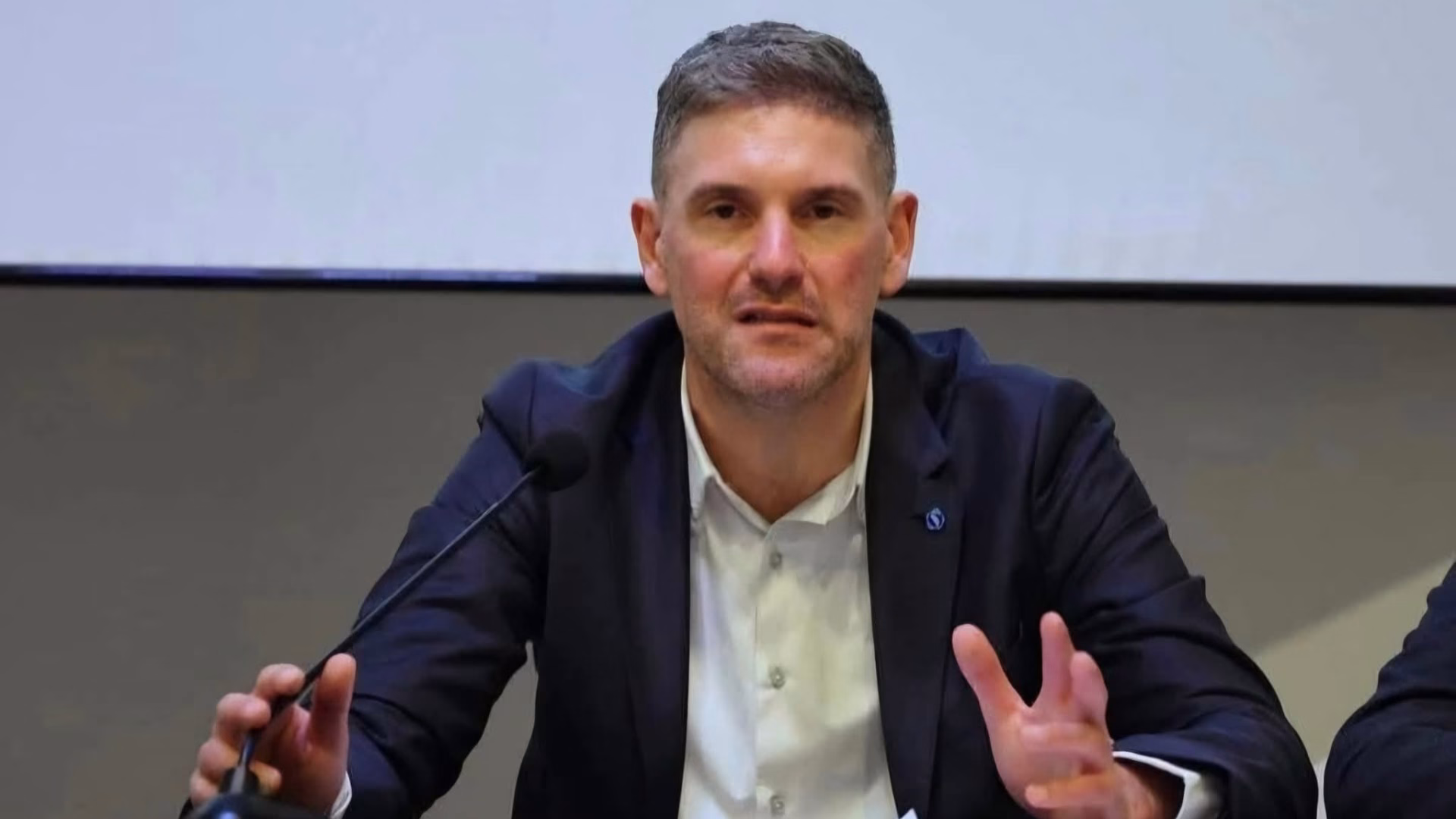 giuliano tavolo congresso