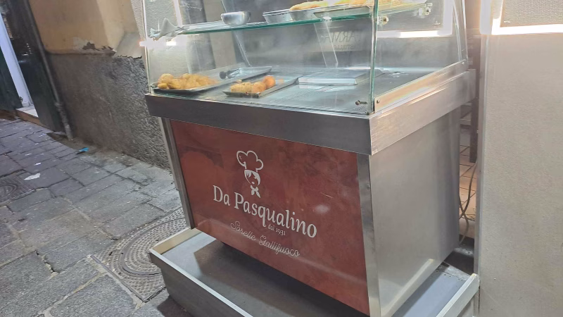 I (quasi) cento anni della pizzeria da Pasqualino 1931 7 la famosa bancarella esterna