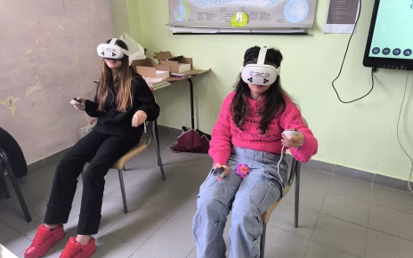 Napoli e Salerno, realtà virtuale e laboratori digitali per avvicinare giovani alle discipline scientifiche 3 laboratori STEM UP 4