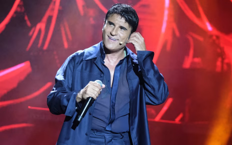 Sanremo 2026, Sal Da Vinci torna all’Ariston: applausi prima della musica e una dedica che commuove 4 saldavinci1