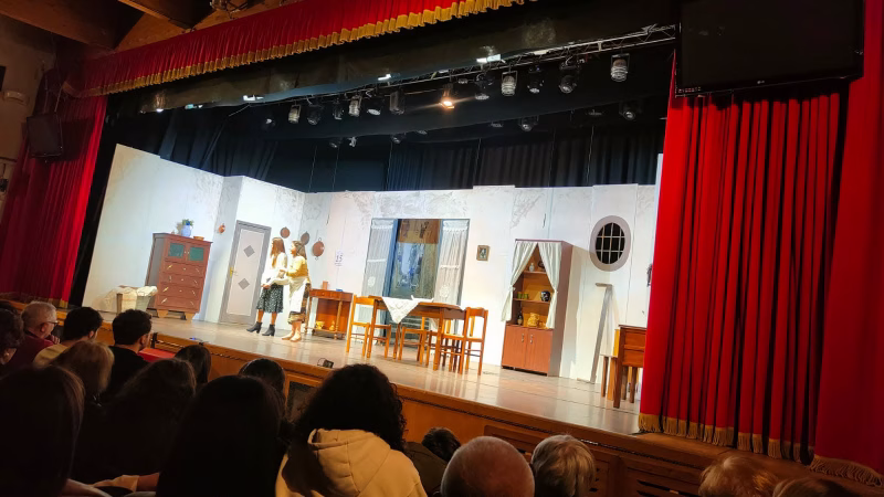 Saviano, sold out per “Don Pascà fa acqua a pippa”: La Combriccola porta in scena la Napoli popolare e la solidarietà 12 01d2f12a a39c 45ad 8b9b 8d1cd7ca286a