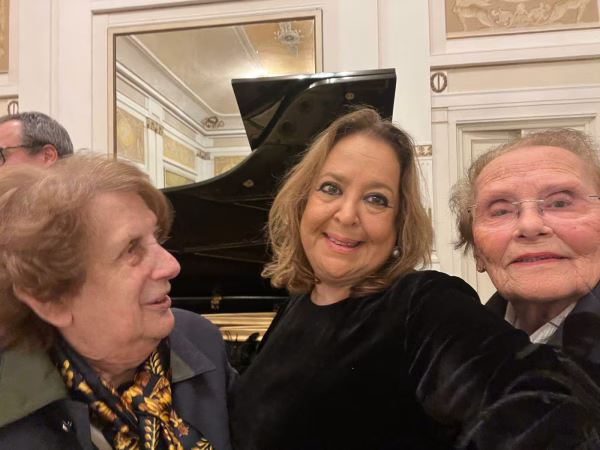 Carrara: la cardiologa, musicista e scrittrice Maria Primerano tra successi e grande emozione al ‘’Teatro degli Animosi’’ 5 0de28e41 a309 403a 9a0d be6db6baa94b