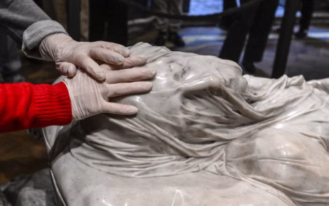 Napoli, "La meraviglia a portata di mano": il Cristo Velato si svela ai non vedenti 3 22800e87aa6486f012429a03e7842d67