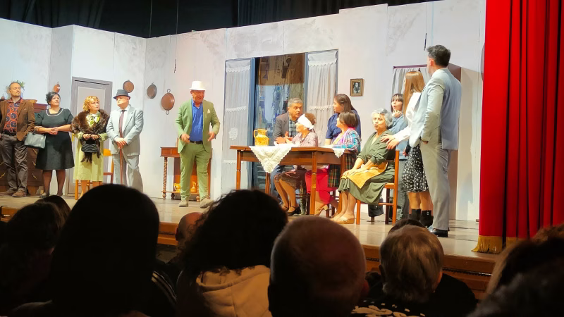Saviano, sold out per “Don Pascà fa acqua a pippa”: La Combriccola porta in scena la Napoli popolare e la solidarietà 5 5aaa5634 4af1 46ed 9668 48fcd4bcc5e3