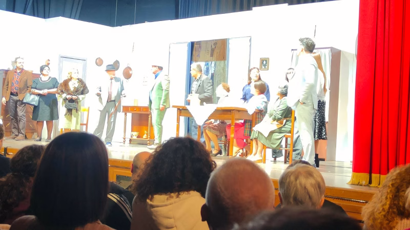 Saviano, sold out per “Don Pascà fa acqua a pippa”: La Combriccola porta in scena la Napoli popolare e la solidarietà 4 63928ac7 e4d2 4ecb aa68 f08a784cc42b