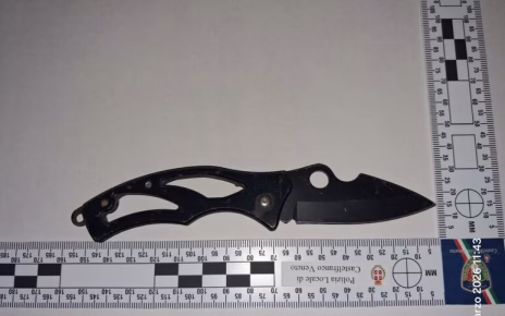 Benevento, Controllo di polizia: sequestrate armi bianche, denunciati due giovani tunisini 3 695c5ecd54e4bac850e957361b50c02a