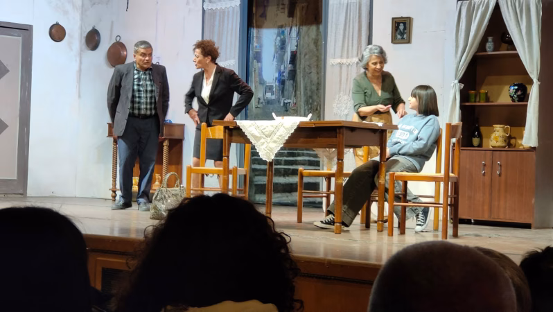Saviano, sold out per “Don Pascà fa acqua a pippa”: La Combriccola porta in scena la Napoli popolare e la solidarietà 7 894bbf49 9b5b 45c7 be27 5318c8fe7787
