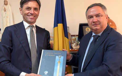 Napoli, Buonajuto incontra il Console ucraino Kovalenko: "Rafforzare rapporti istituzionali e sostegno al popolo ucraino. Guerra non venga dimenticata" 10 Buonajuto Kovalenko 1