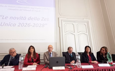 Campania, Seminario "Legge di bilancio". Bonavitacola: "Tavolo tecnico per migliorare procedure incentivi" 9 Nella foto da sinistra Iannotti Pecci Nasti De Lise Bonavitacola Riccio e Gagliardi